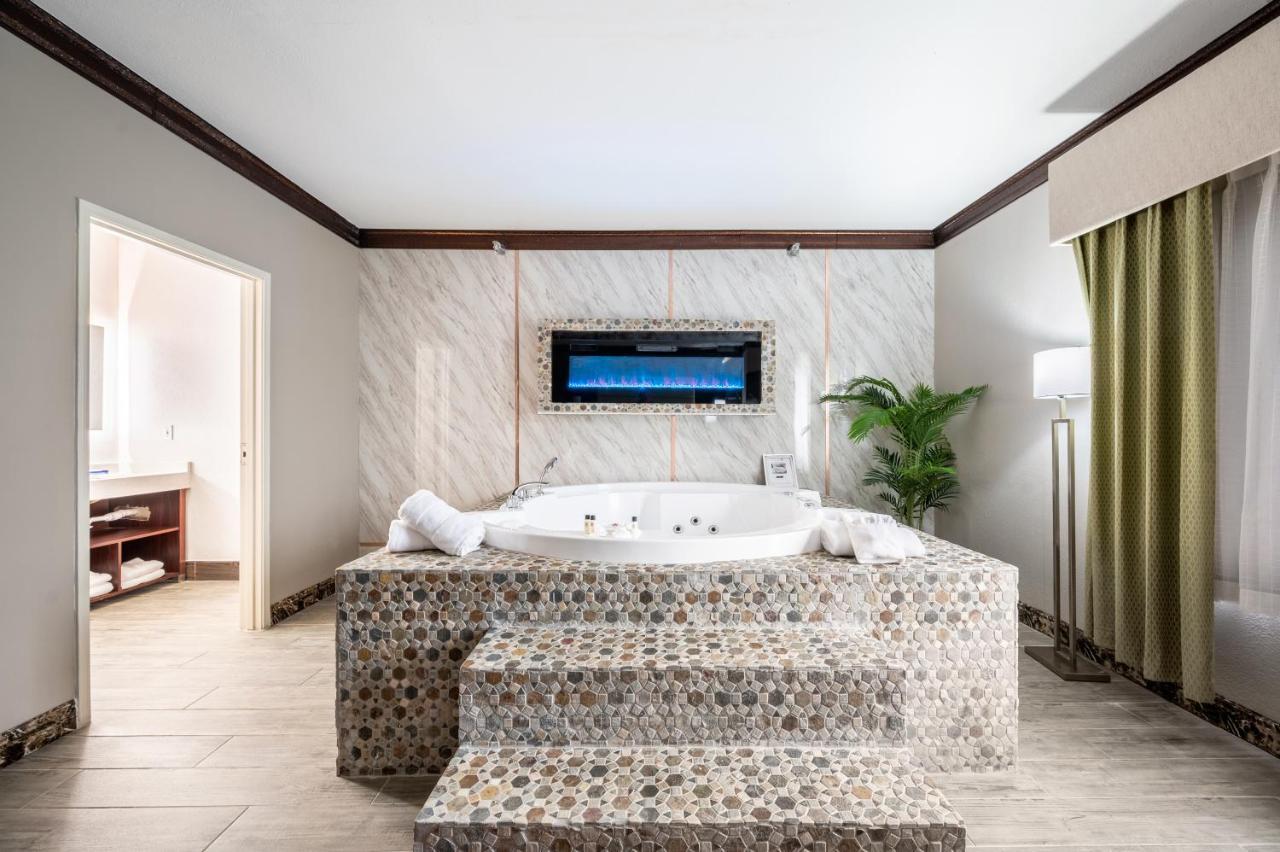 The Leo Collection Detroit, Ascend Hotel Collection Lincoln Park Bagian luar foto