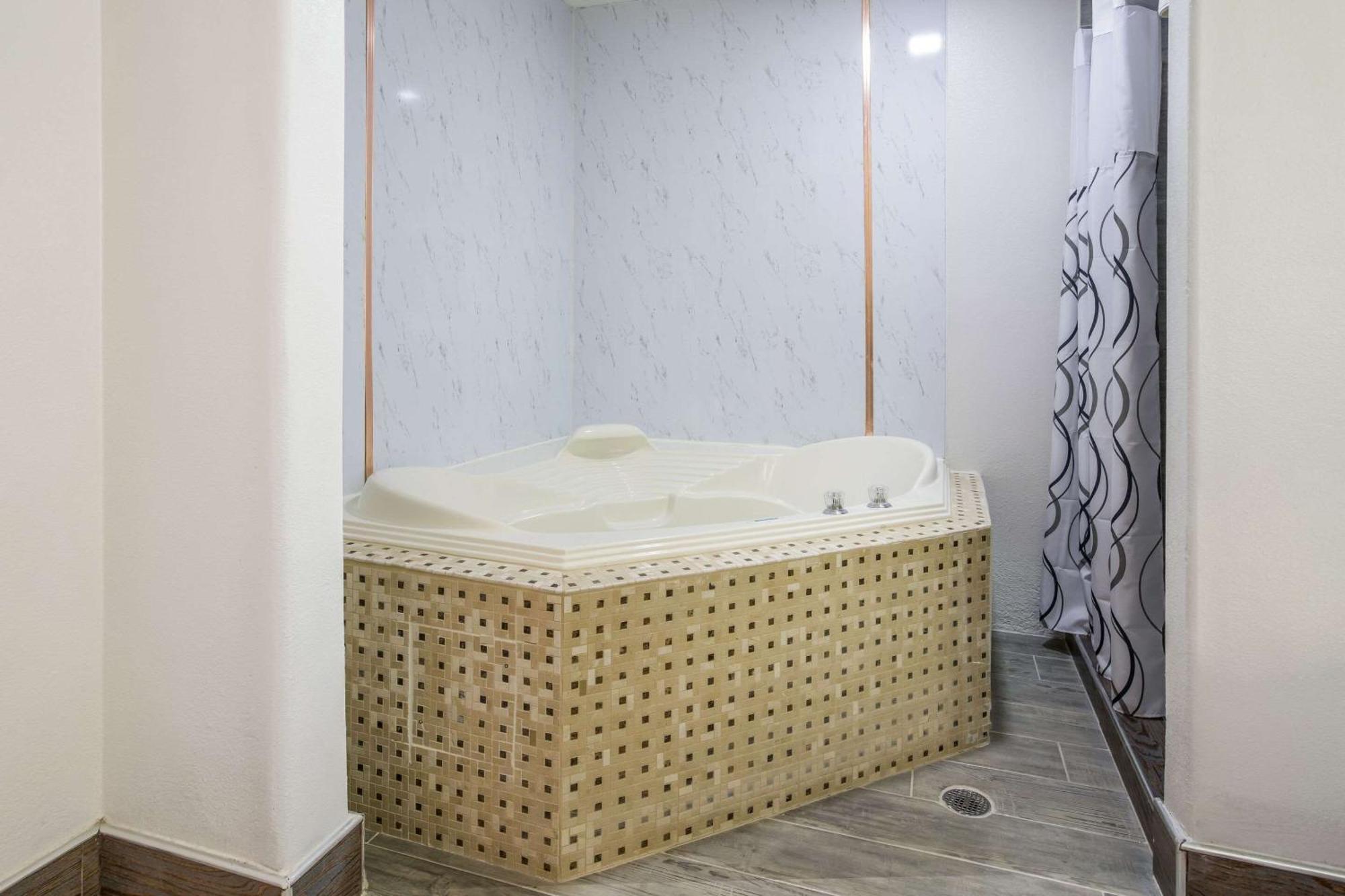 The Leo Collection Detroit, Ascend Hotel Collection Lincoln Park Bagian luar foto