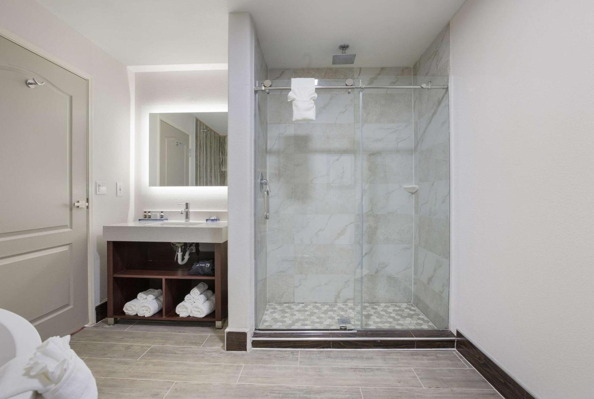 The Leo Collection Detroit, Ascend Hotel Collection Lincoln Park Bagian luar foto
