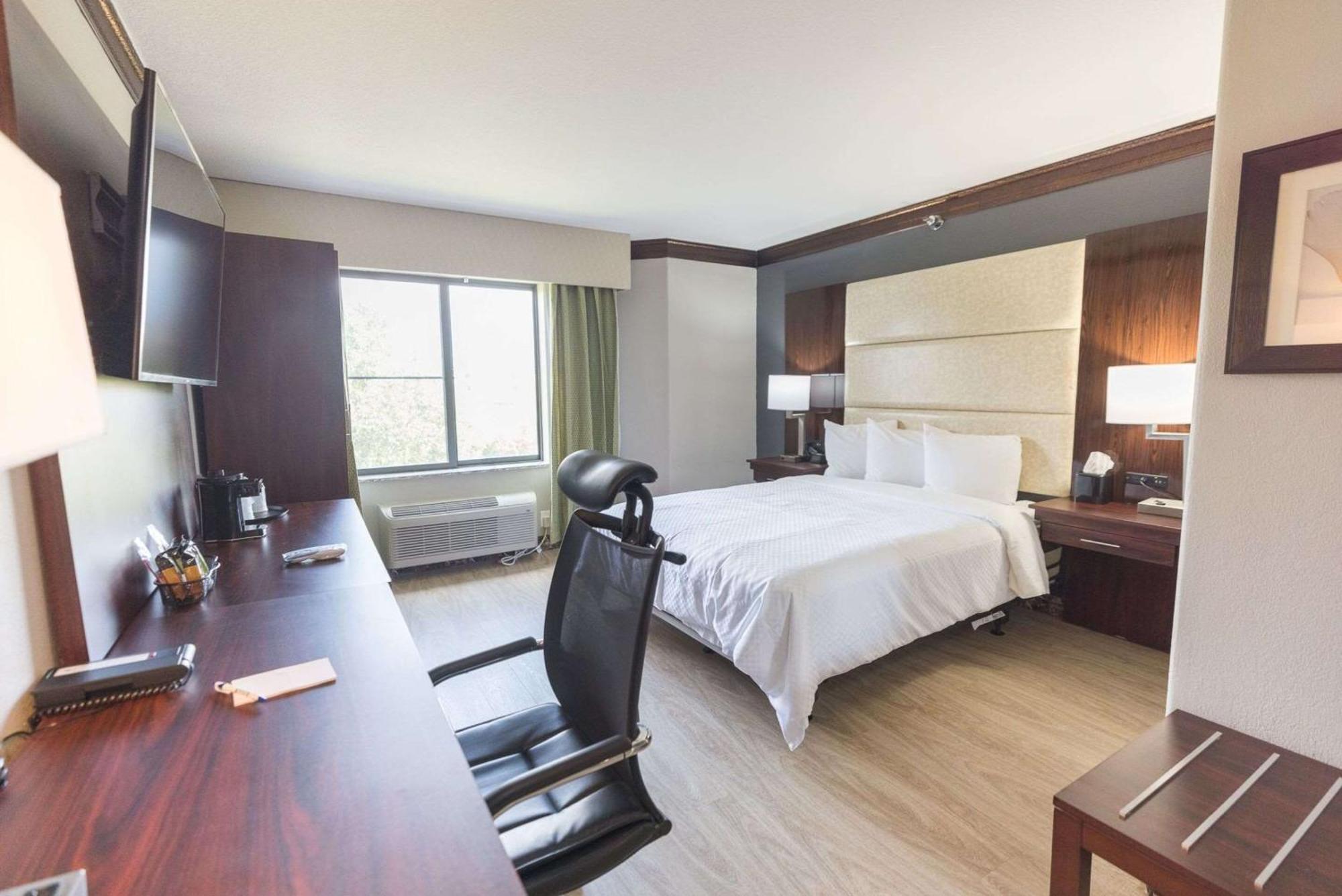 The Leo Collection Detroit, Ascend Hotel Collection Lincoln Park Bagian luar foto