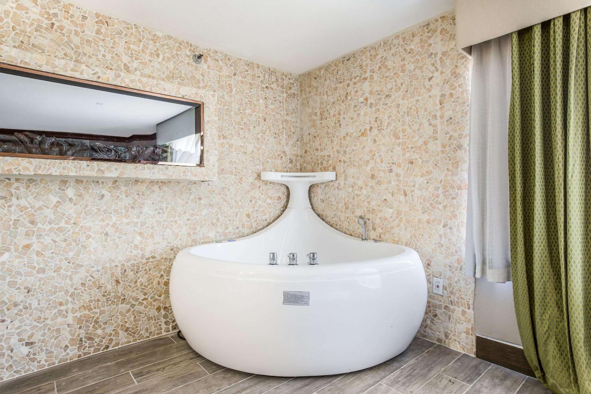 The Leo Collection Detroit, Ascend Hotel Collection Lincoln Park Bagian luar foto